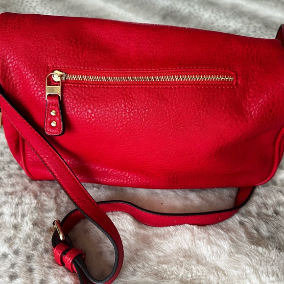 Beautiful Moda Luxe Red Leather Crossbody Bag with Gold Accents — NWOT - Picture 5 of 13